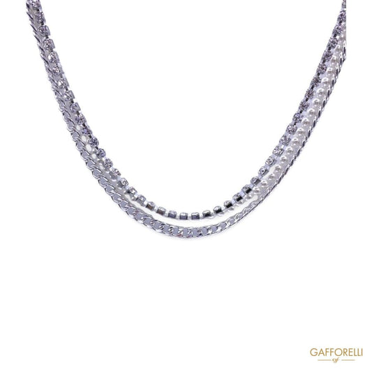 Necklace with Three Details: Pearls Rhinestones and Choker